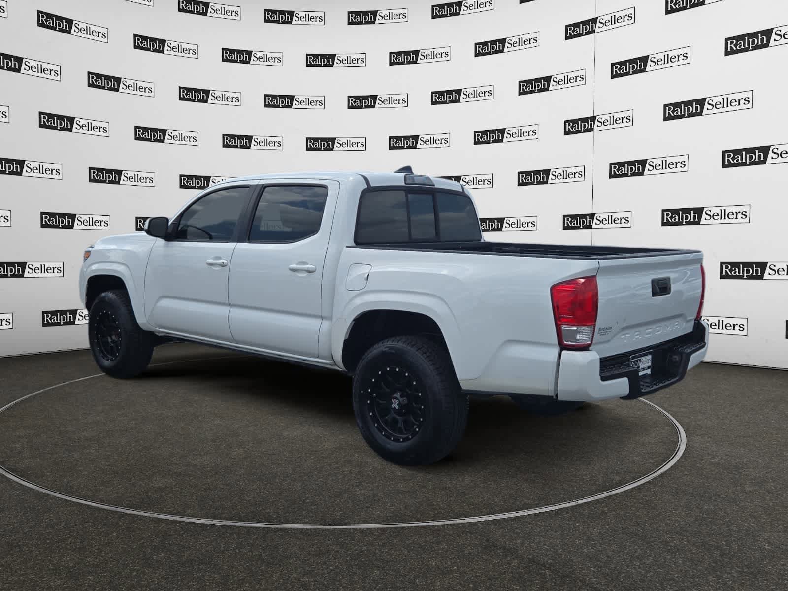 Used 2017 Toyota Tacoma SR w/ SR Convenience Package RWD image 4