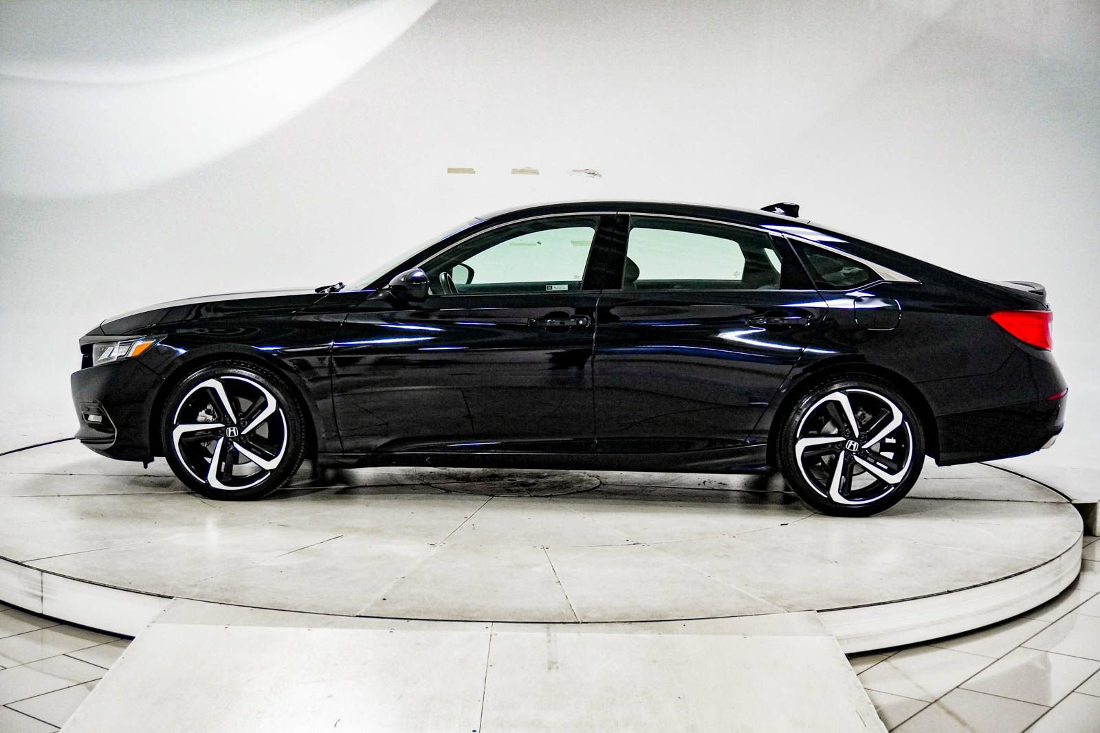 Used 2019 Honda Accord Sport image 5