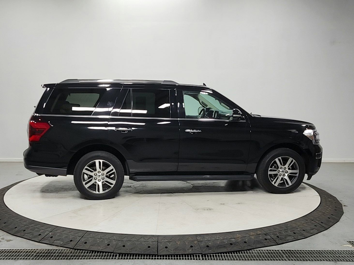 Used 2024 Ford Expedition Limited RWD image 8