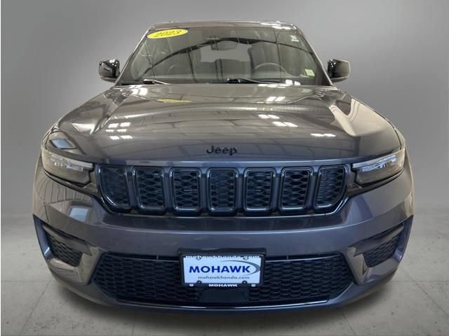 Used 2023 Jeep Grand Cherokee Altitude AWD/4WD image 9