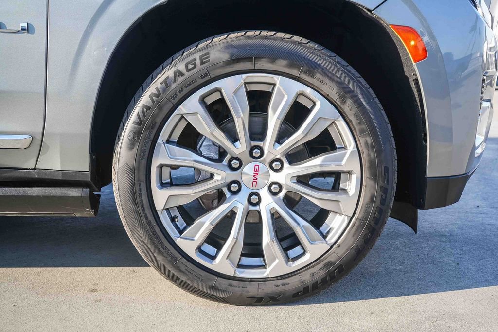 Used 2023 GMC Yukon Denali image 12