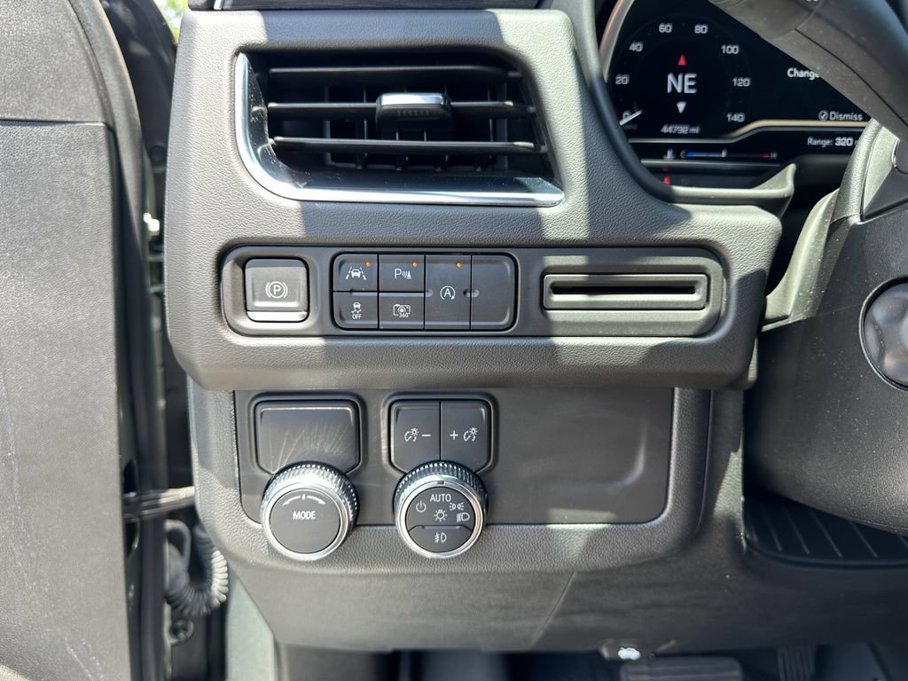Used 2023 GMC Yukon SLT w/ SLT Luxury Package RWD image 32