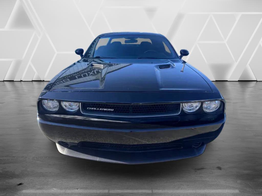 Used 2013 Dodge Challenger SXT RWD image 2