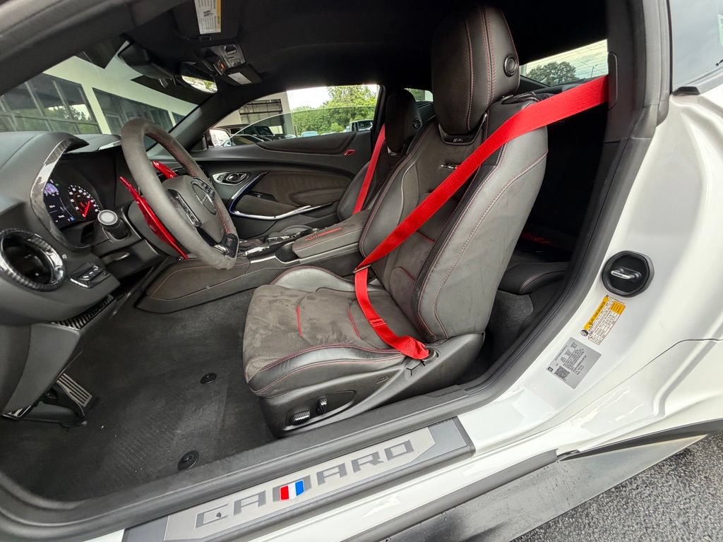 Used 2019 Chevrolet Camaro ZL1 RWD image 40