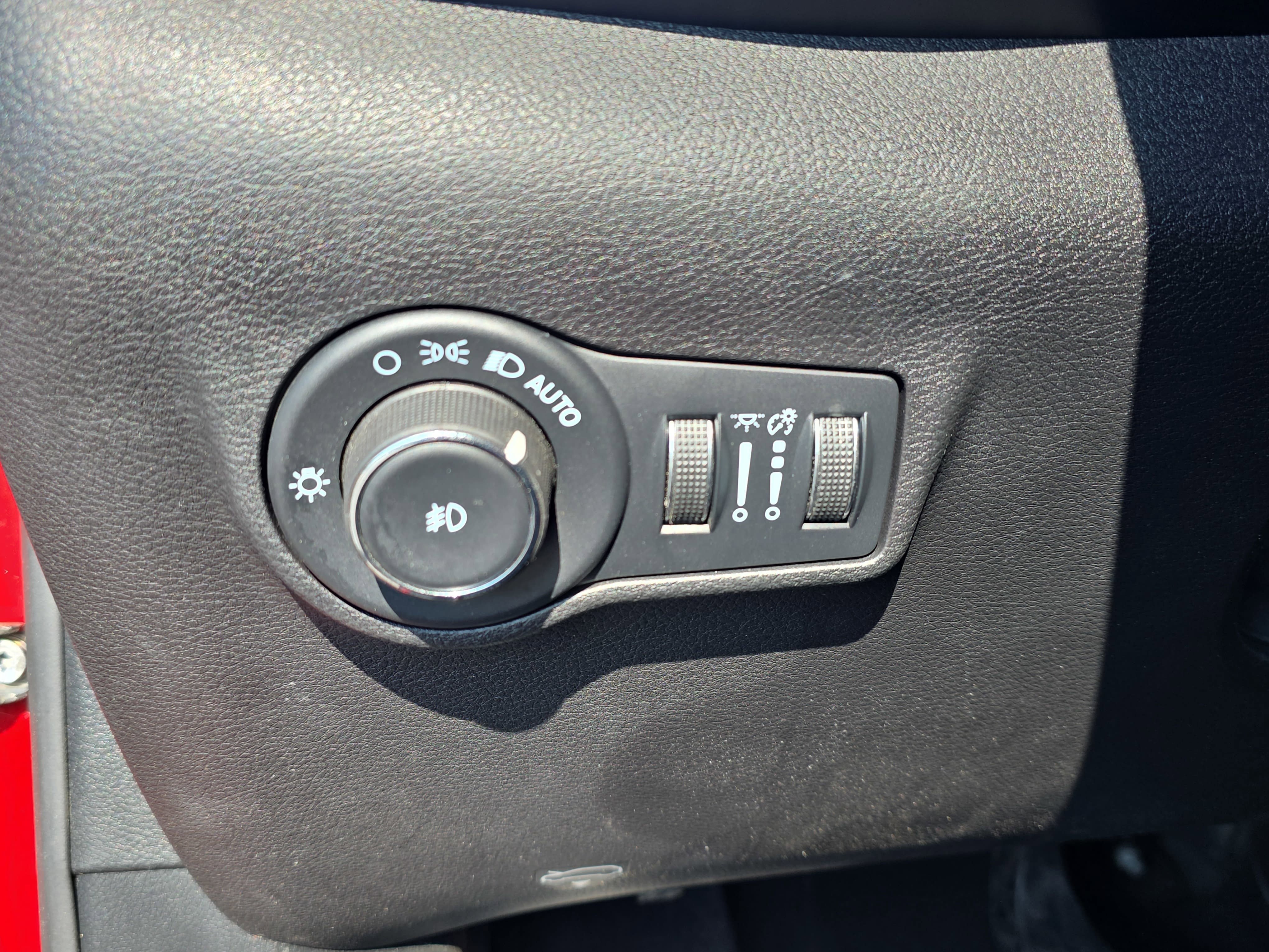 Certified 2023 Jeep Compass Latitude w/ Sun and Sound Group AWD/4WD image 24