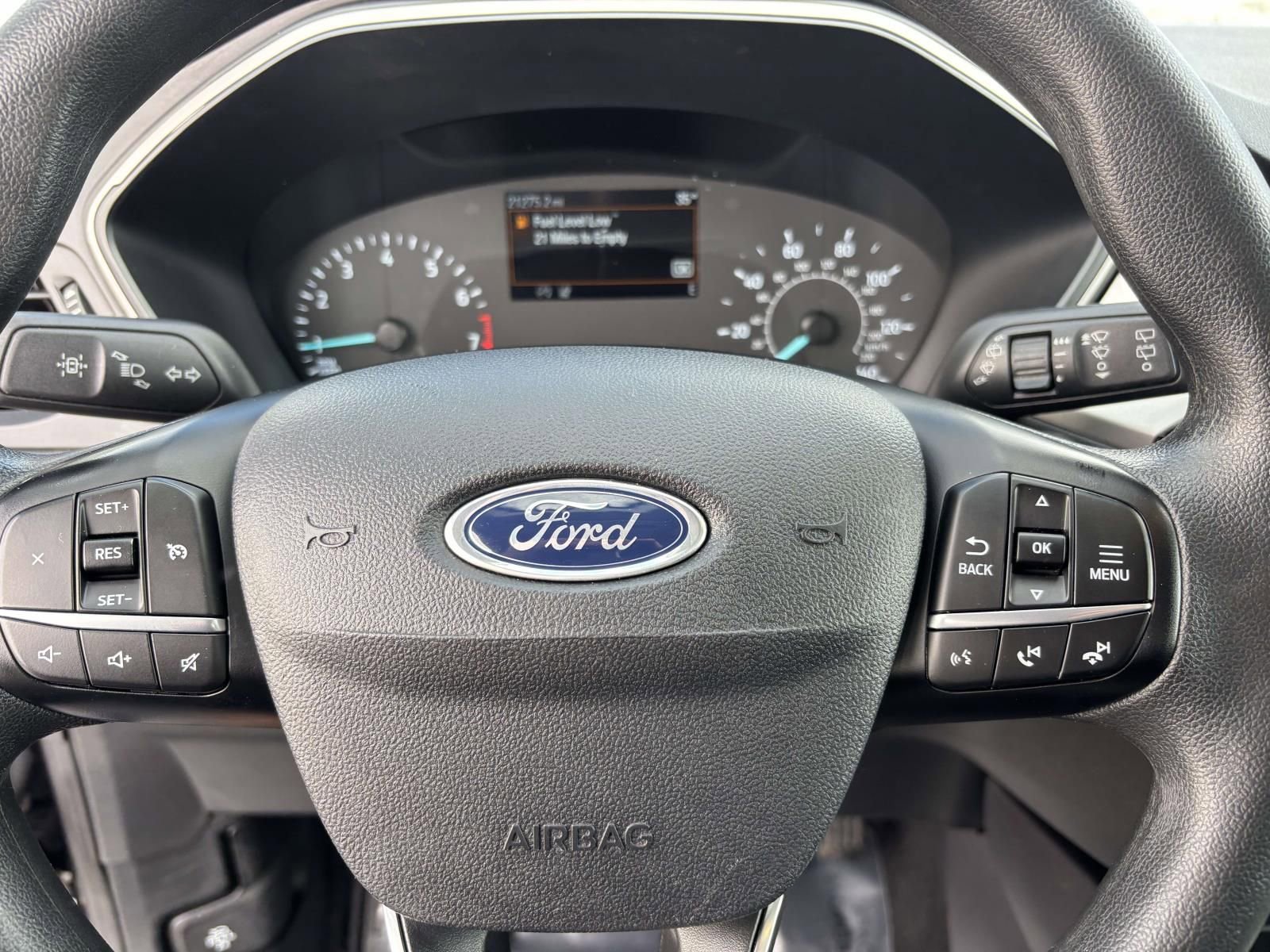 Used 2022 Ford Escape SE w/ SE Sport Appearance Package image 18