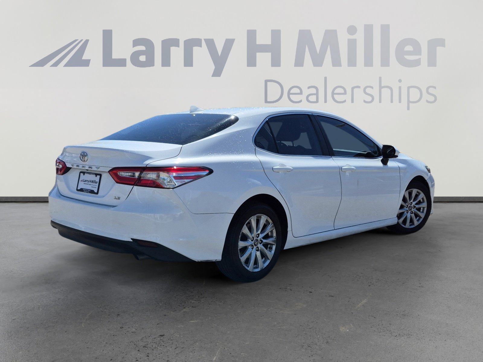 Used 2019 Toyota Camry LE FWD image 5