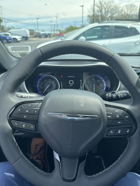 Used 2023 Chrysler Pacifica Limited w/ Uconnect Theater Family Group AWD/4WD image 4