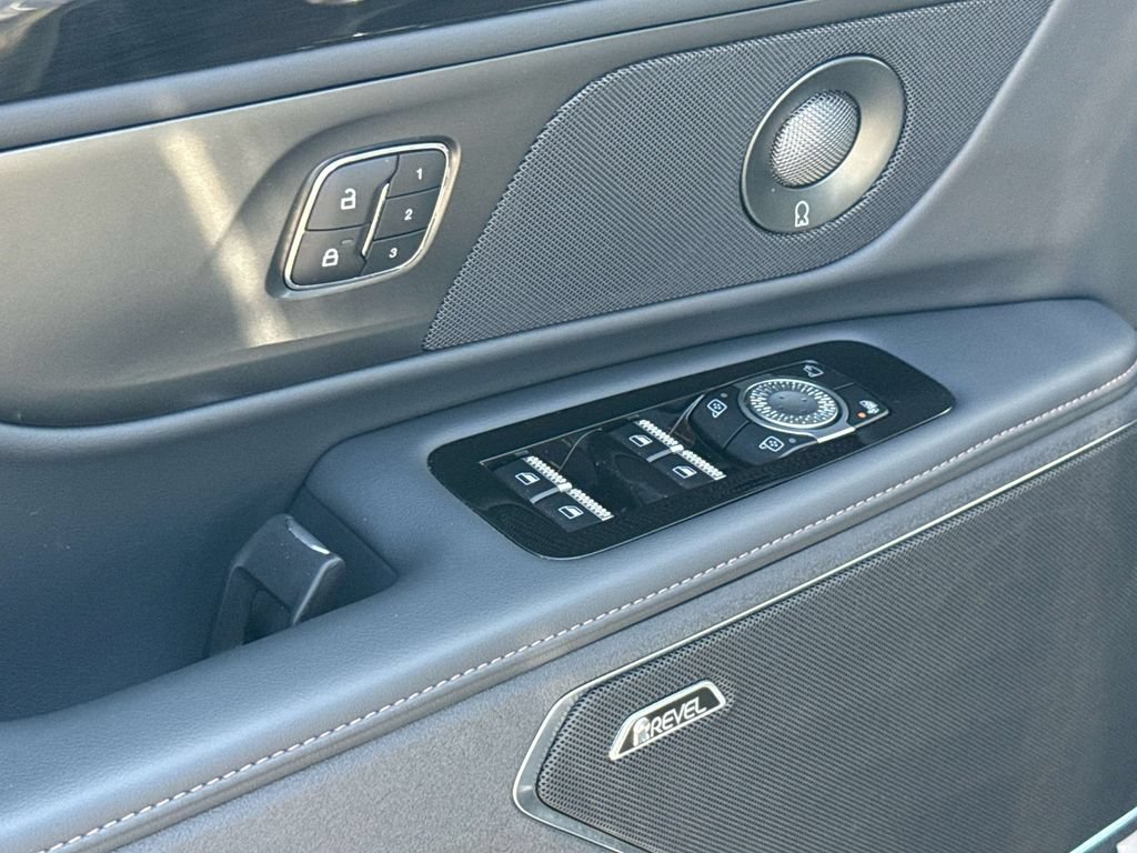 Used 2026 Lincoln Nautilus Reserve AWD/4WD image 28