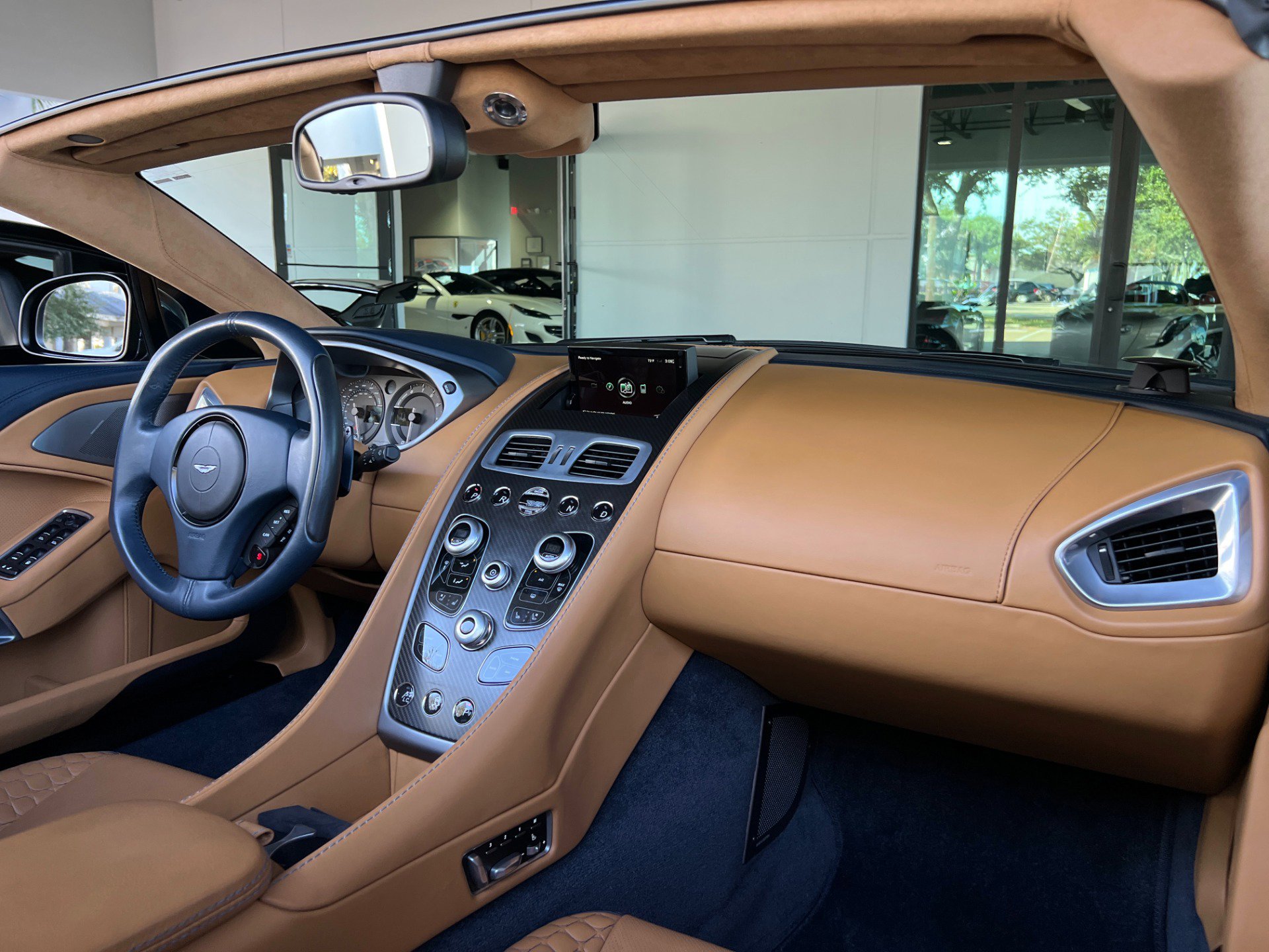 Used 2014 Aston Martin Vanquish Volante image 39