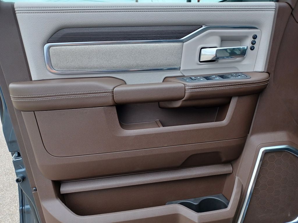 New 2026 RAM 2500 Laramie AWD/4WD image 7