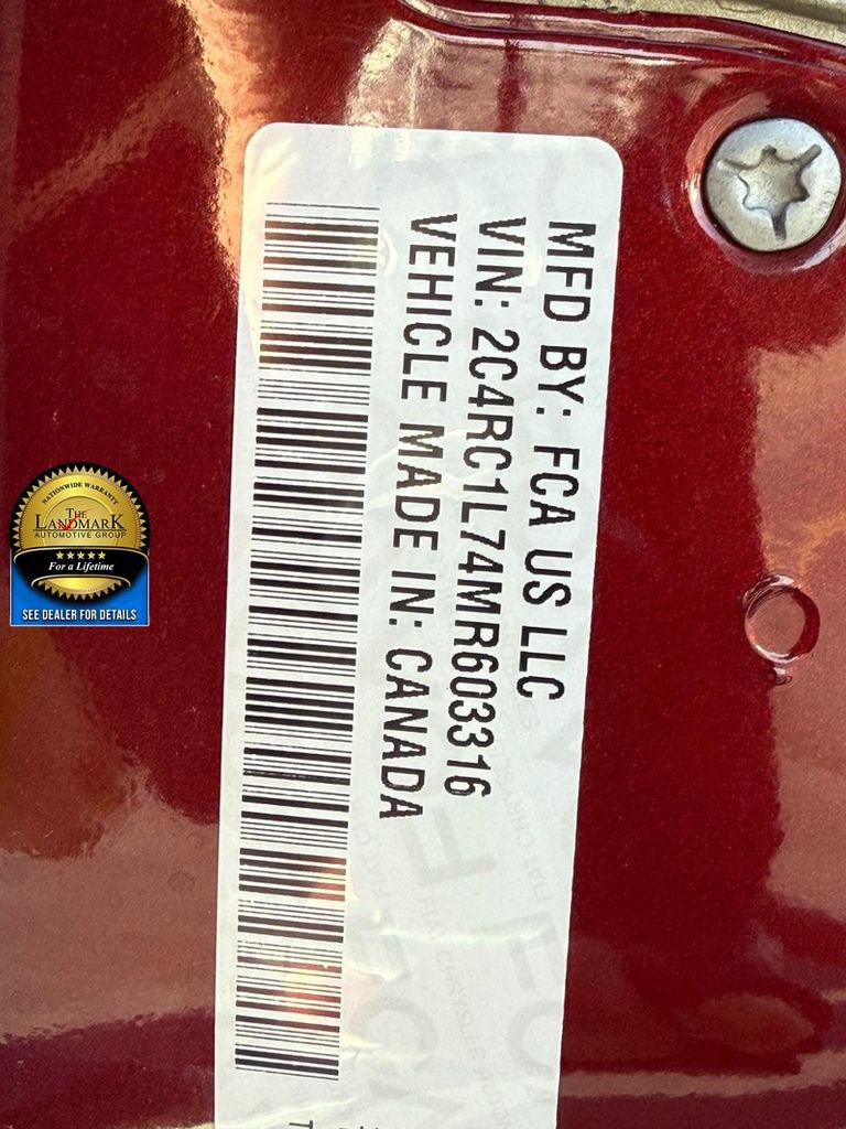 Used 2021 Chrysler Pacifica Touring-L image 24