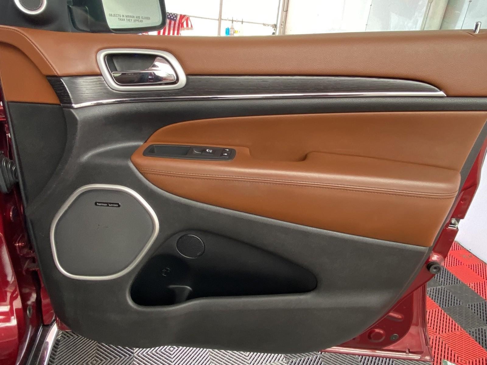 Used 2019 Jeep Grand Cherokee Summit AWD/4WD image 7