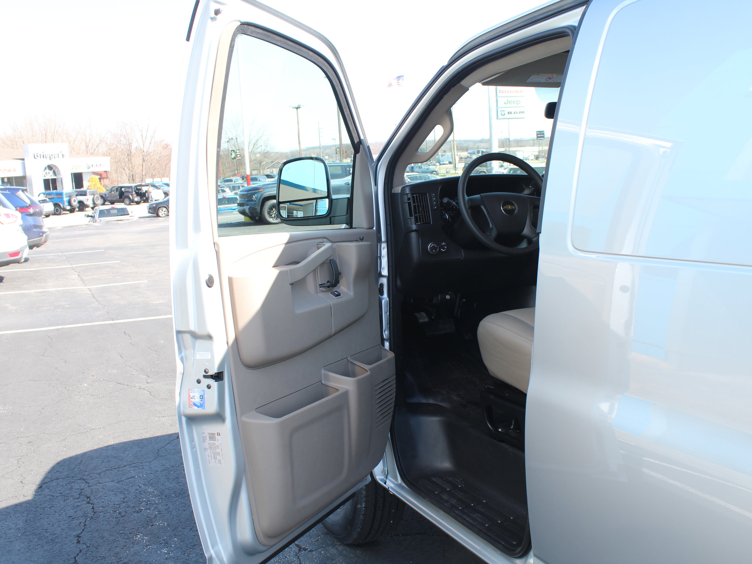 New 2026 Chevrolet Express 2500 image 8