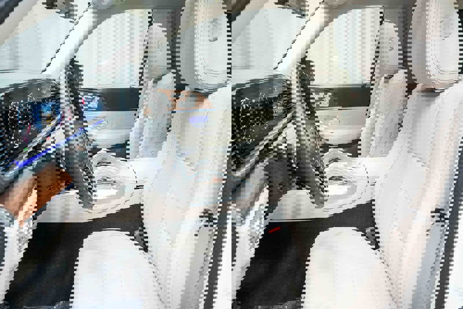 Used 2025 Mercedes-Benz GLS 450 4MATIC image 17