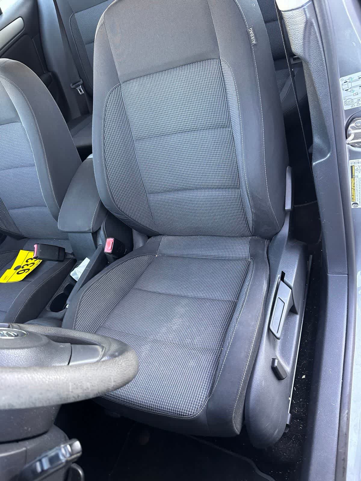 Used 2014 Volkswagen Golf 4-Door FWD image 10