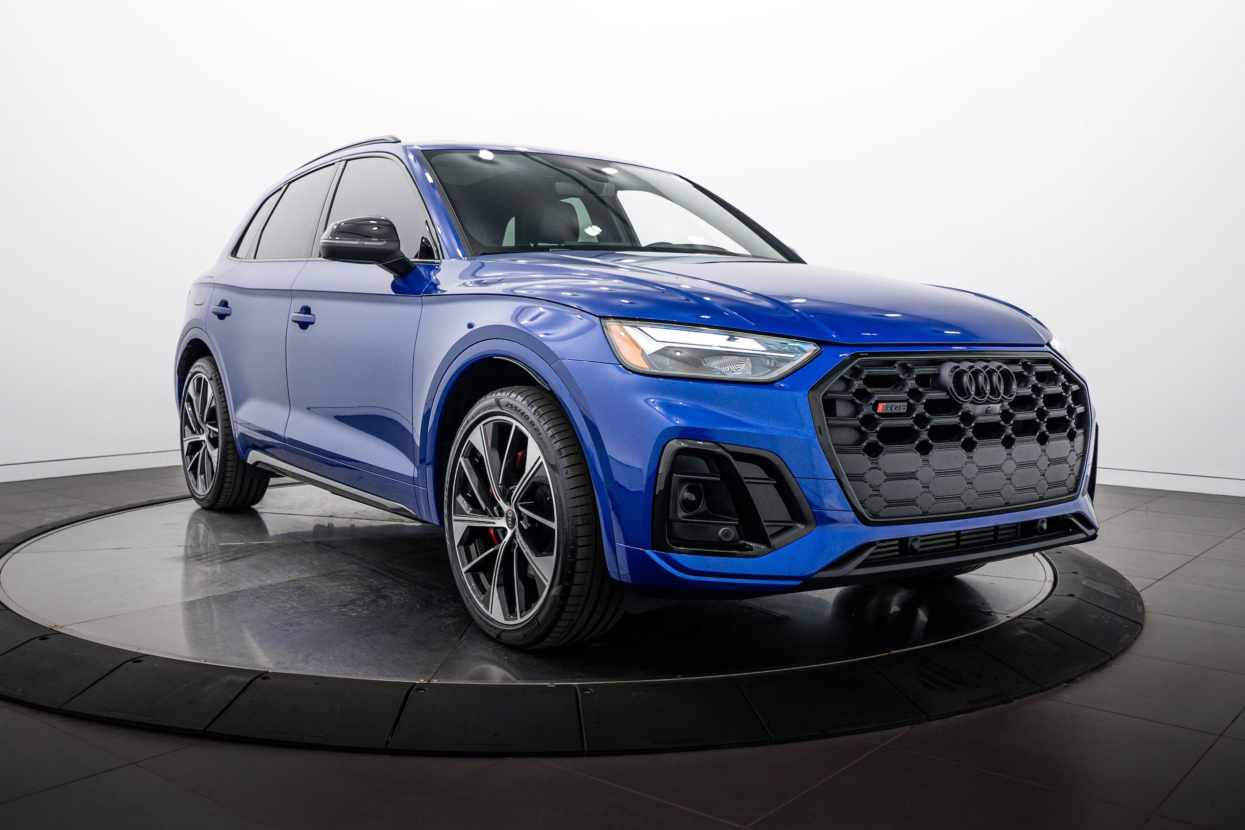 Certified 2023 Audi SQ5 Premium Plus w/ Premium Plus Package AWD/4WD image 2