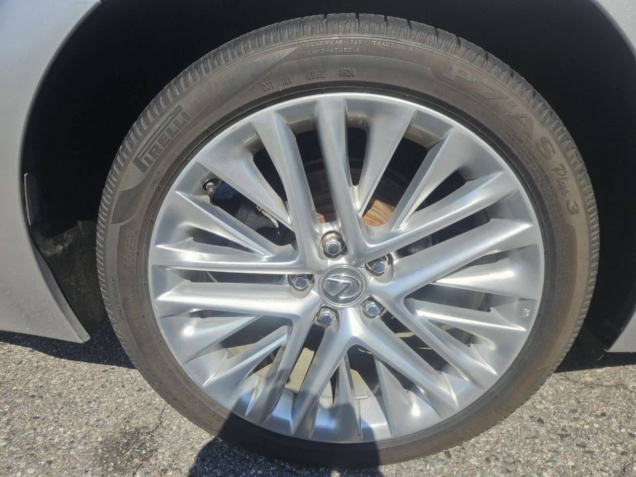 Used 2016 Lexus ES 350 w/ Luxury Package w/Wood Trim image 27