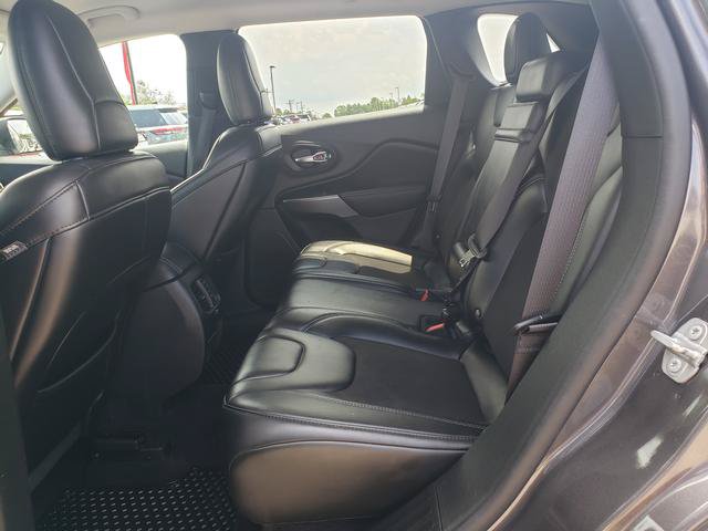 Used 2019 Jeep Cherokee Latitude Plus w/ Cold Weather Group AWD/4WD image 12