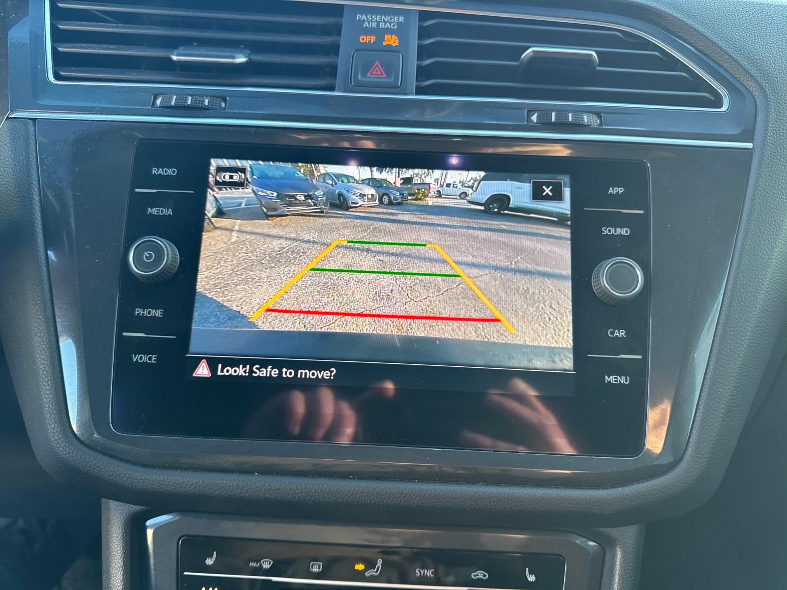 Used 2022 Volkswagen Tiguan SE image 20