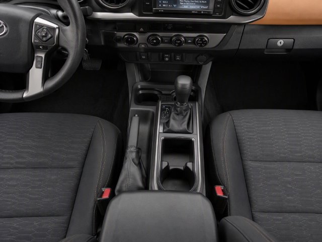 Used 2018 Toyota Tacoma SR5 AWD/4WD image 17
