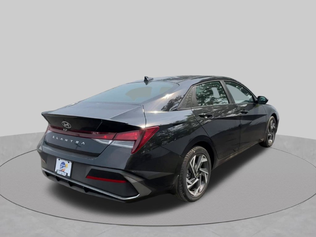 Used 2025 Hyundai Elantra Sport FWD image 23
