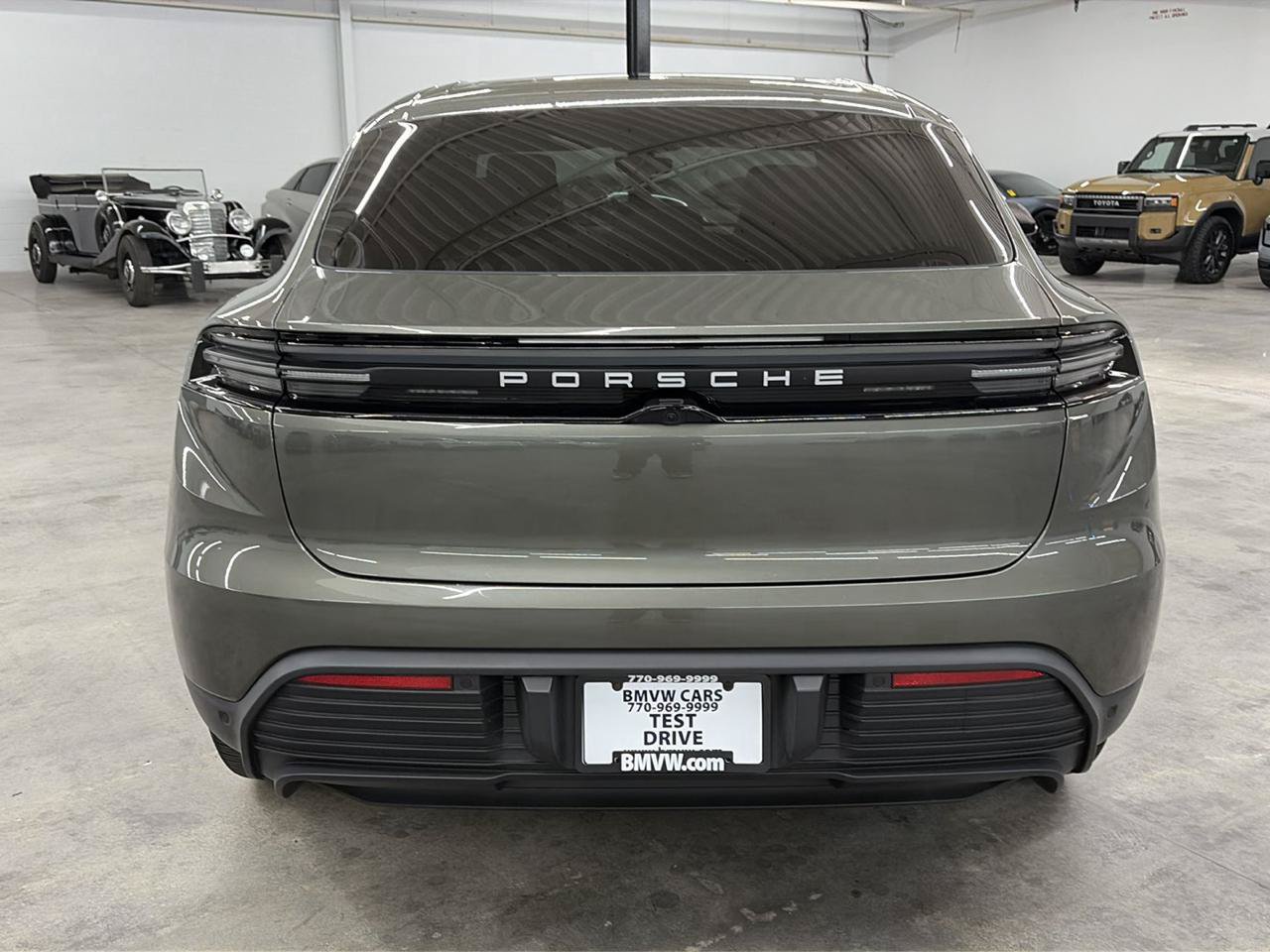 Used 2025 Porsche Macan Electric w/ Premium Package RWD image 10