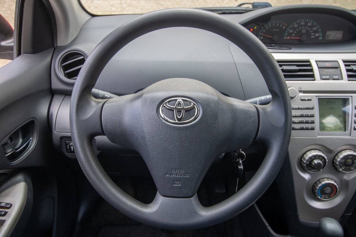 Used 2010 Toyota Yaris Sedan FWD image 28