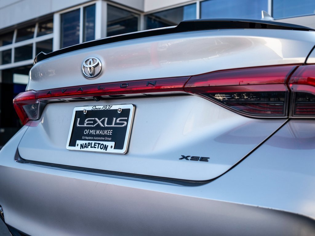 Used 2019 Toyota Avalon XSE image 11