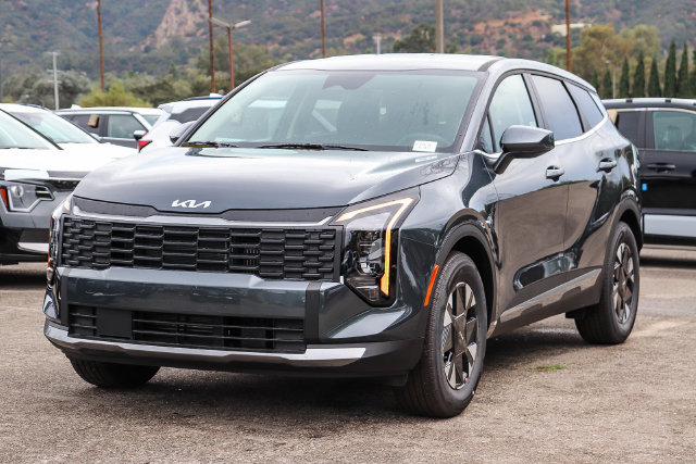 New 2027 Kia Sportage LX FWD image 4