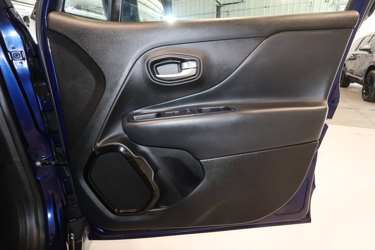 Used 2019 Jeep Renegade Altitude w/ Quick Order Package 2XM AWD/4WD image 18