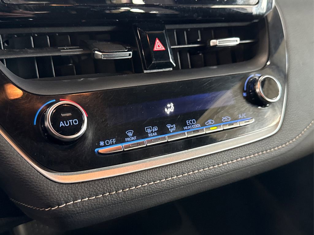 Used 2022 Toyota Corolla SE w/ SE Preferred Package image 26