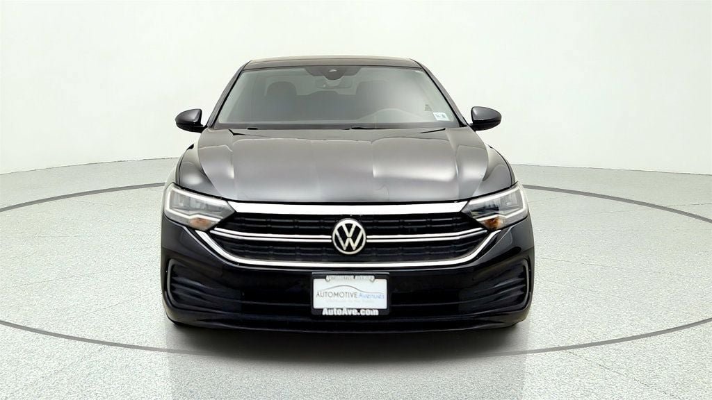 Used 2022 Volkswagen Jetta SE FWD image 2