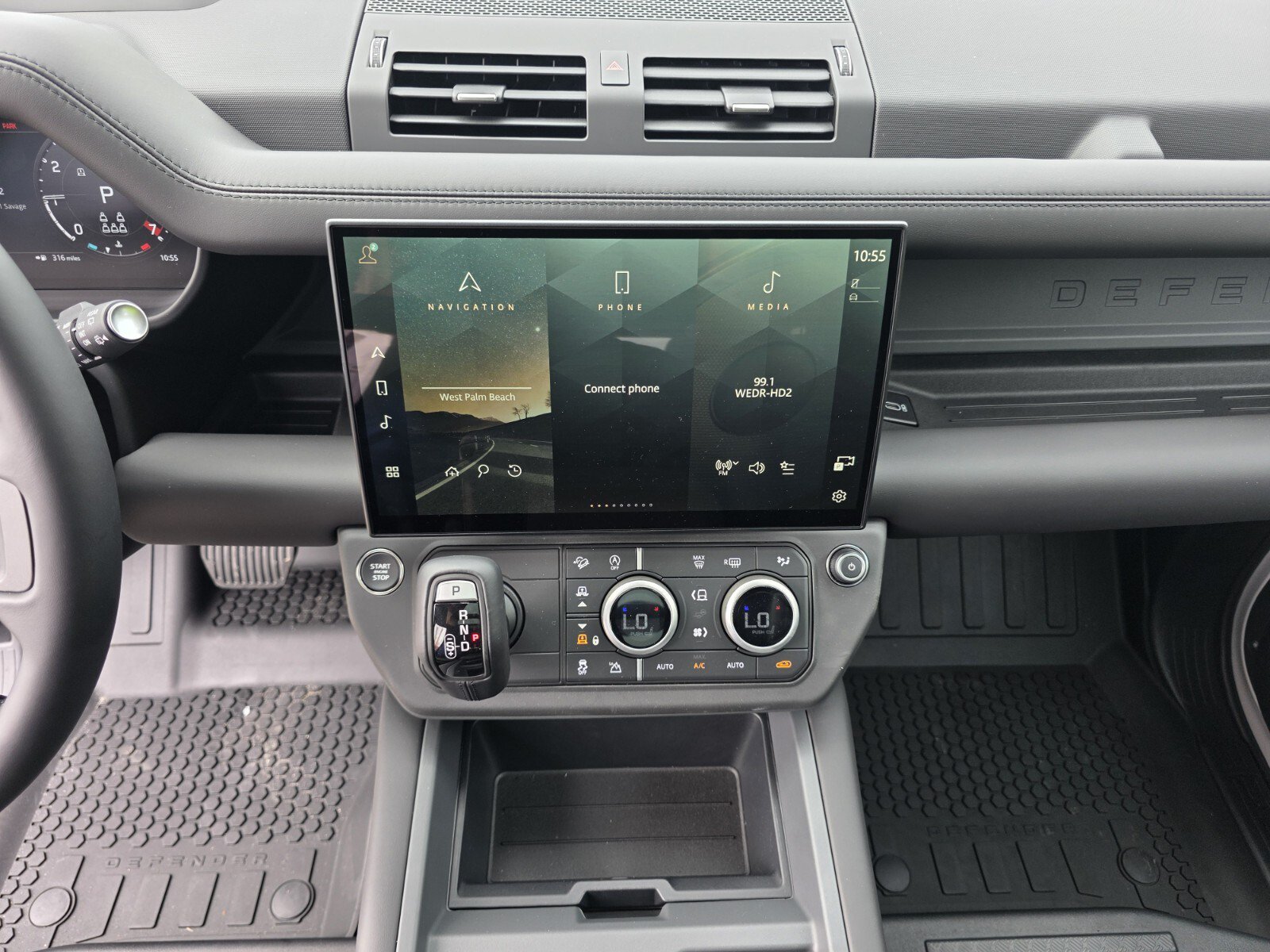 New 2026 Land Rover Defender 130 X-Dynamic SE AWD/4WD image 17