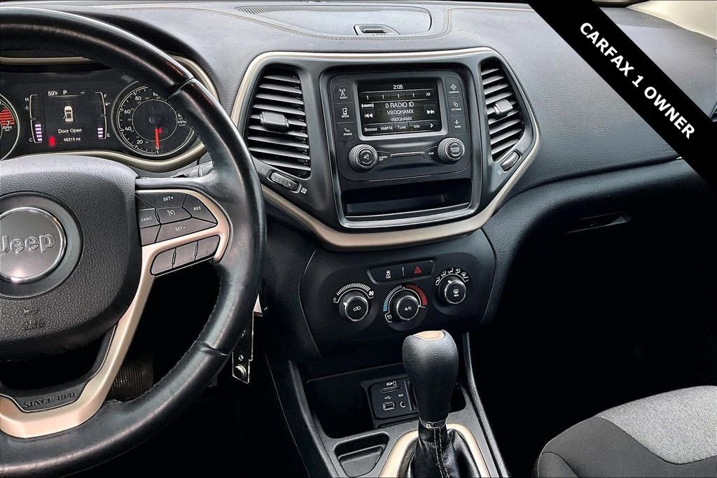 Used 2018 Jeep Cherokee Latitude w/ Altitude Package image 9