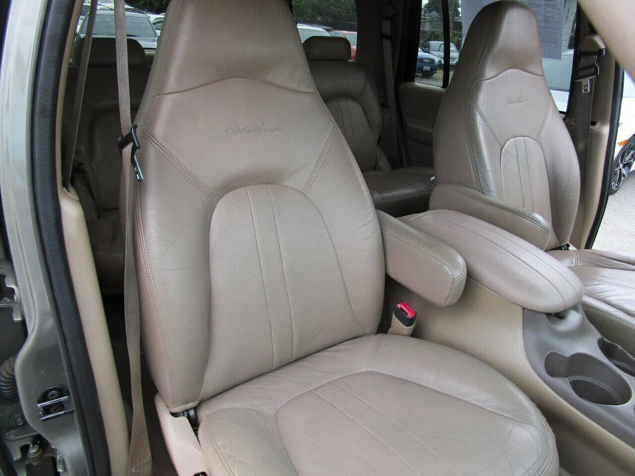 Used 1999 Ford Expedition XLT image 17