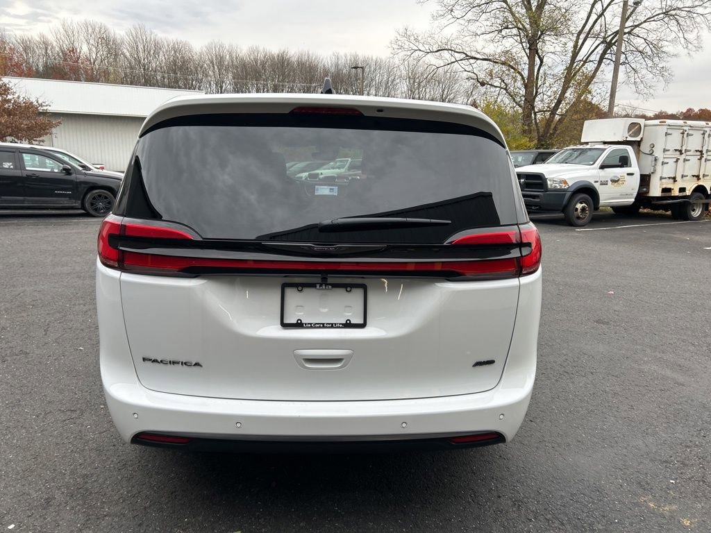 New 2026 Chrysler Pacifica Select image 5