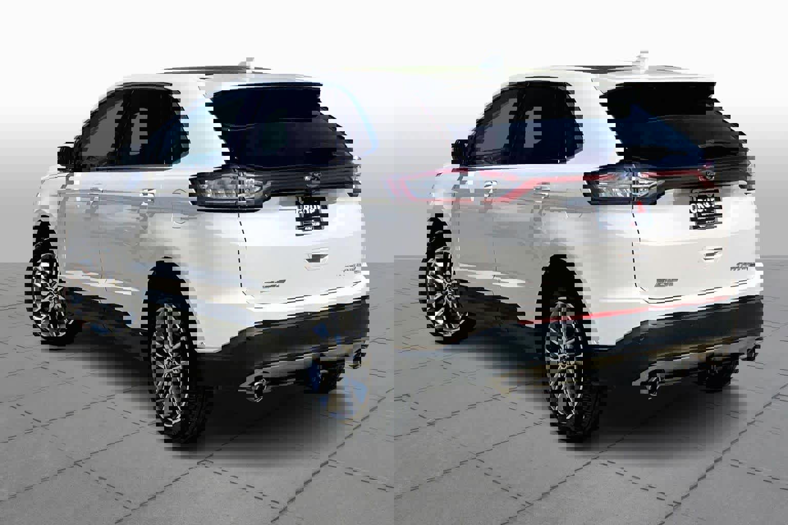 Used 2016 Ford Edge Titanium w/ Equipment Group 302A AWD/4WD image 12