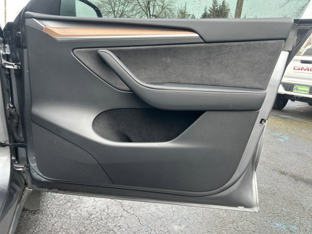 Used 2025 Tesla Model Y Performance image 25