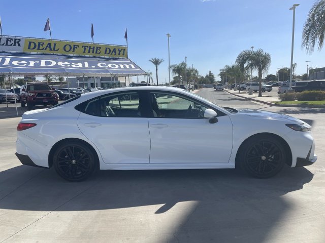 Used 2025 Toyota Camry SE FWD image 9