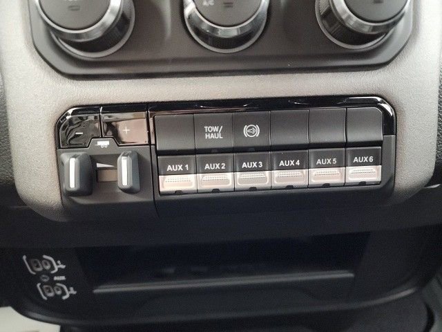 New 2024 RAM 3500 Tradesman image 31
