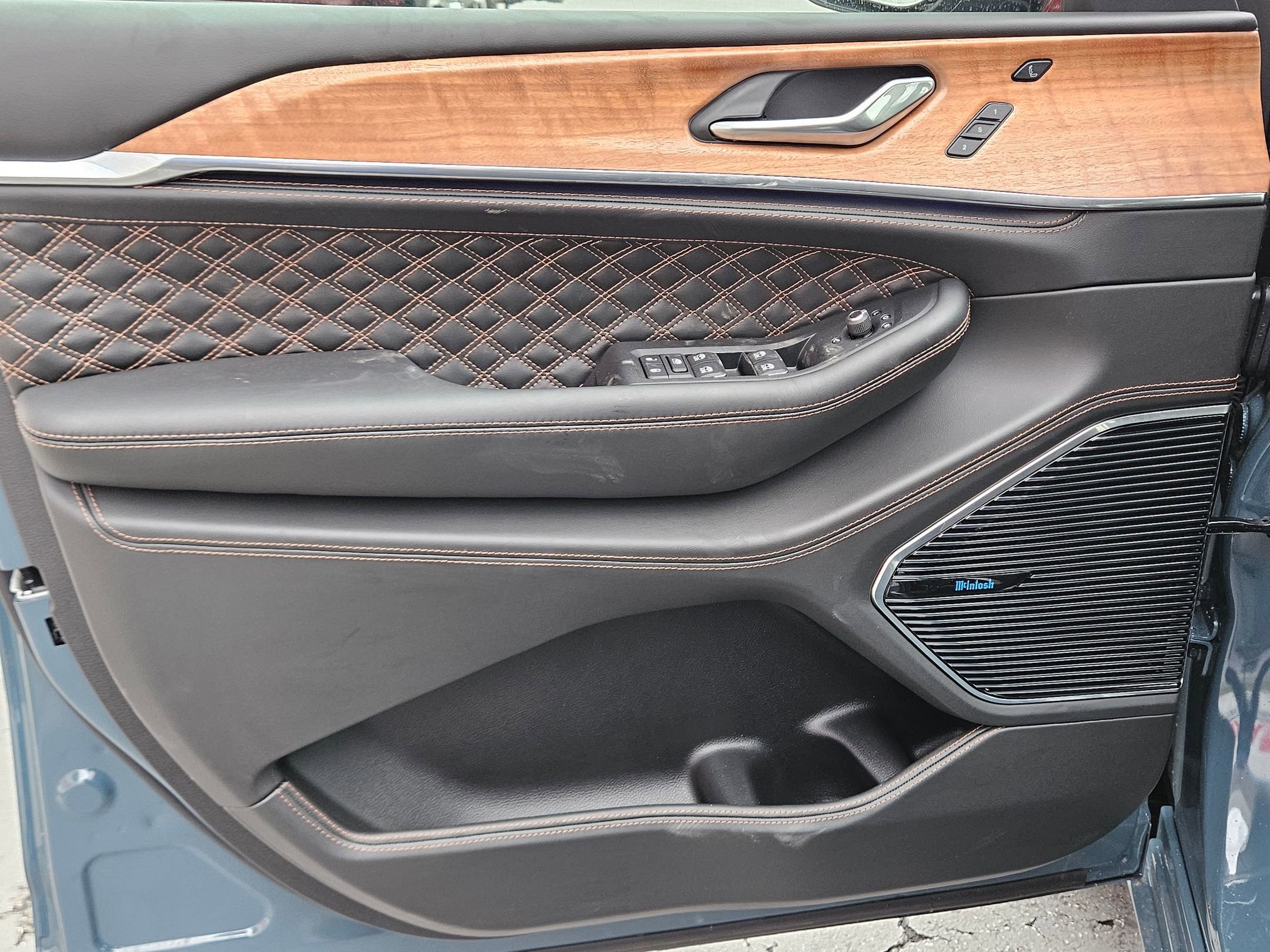 New 2026 Jeep Grand Cherokee Summit image 16