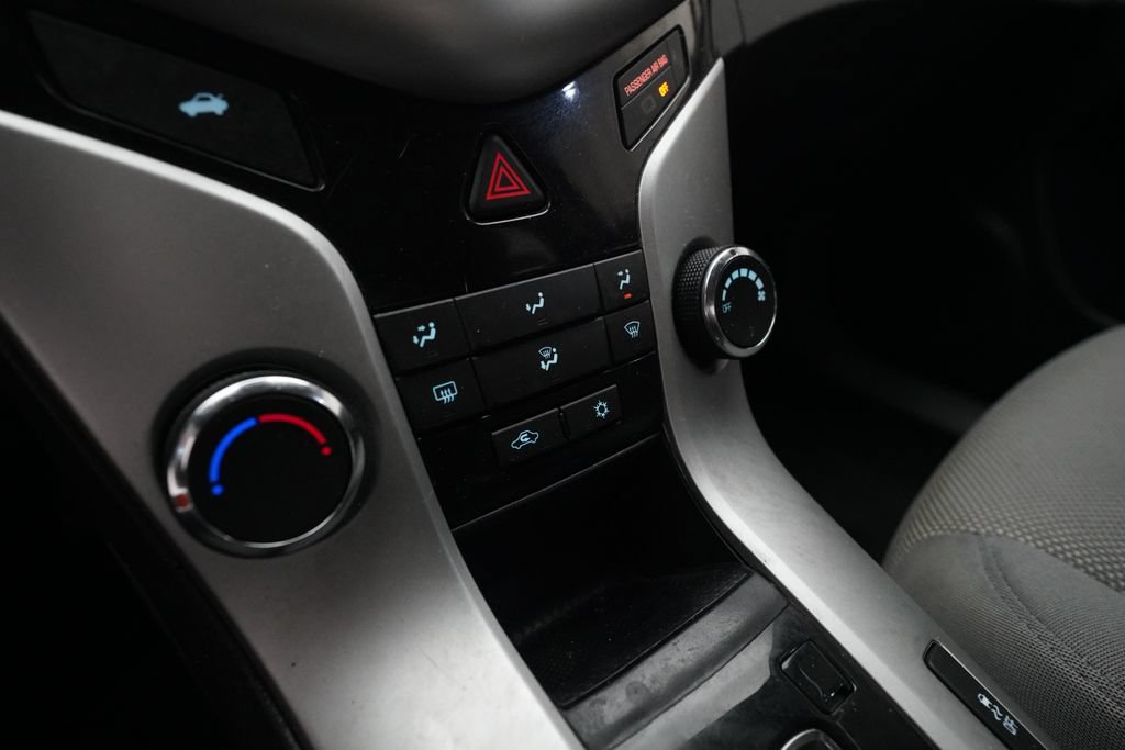 Used 2015 Chevrolet Cruze LT FWD image 20
