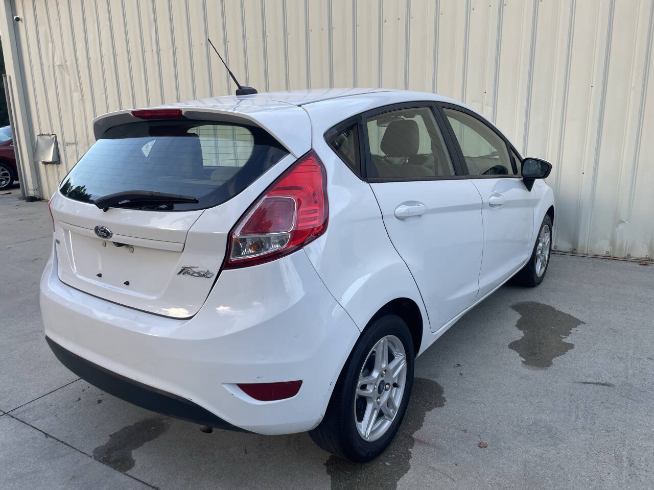 Used 2018 Ford Fiesta SE FWD image 3