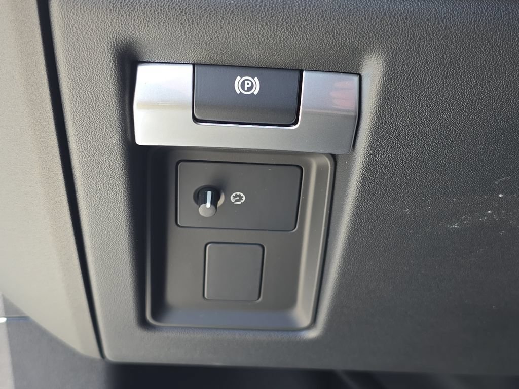 New 2026 Land Rover Defender 130 V8 AWD/4WD image 27