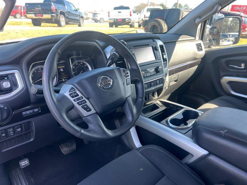 Used 2017 Nissan Titan SV image 2