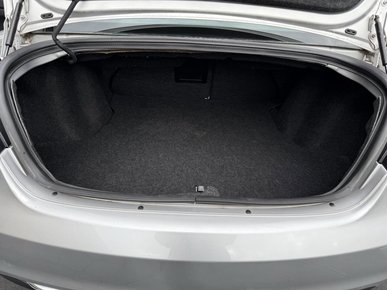 Used 2011 Chrysler 200 LX FWD image 36