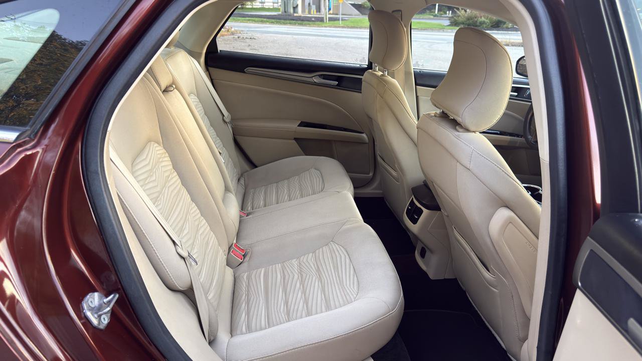 Used 2016 Ford Fusion SE FWD image 37