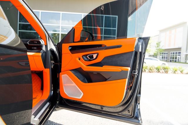 Used 2022 Lamborghini Urus AWD/4WD image 23