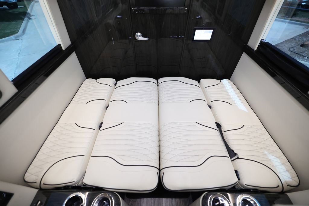 Used 2024 Mercedes-Benz Sprinter 3500 image 27